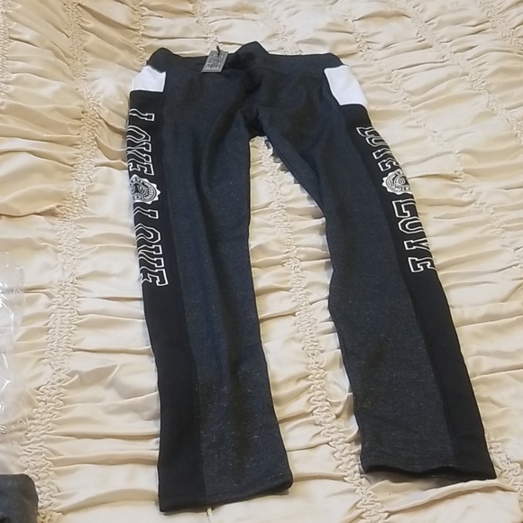 Leggings  only 3 for $20 - Picture 4 of 5